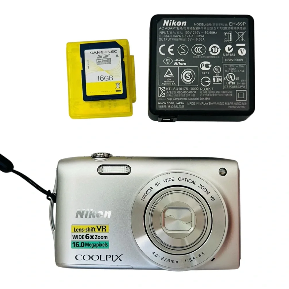 Nikon Silver COOLPIX S3300 Compact Digital Camera